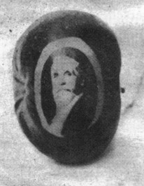 Photographie du Pr&eacute;sident &Eacute;mile Loubet sur pomme "d'Api" en 1898