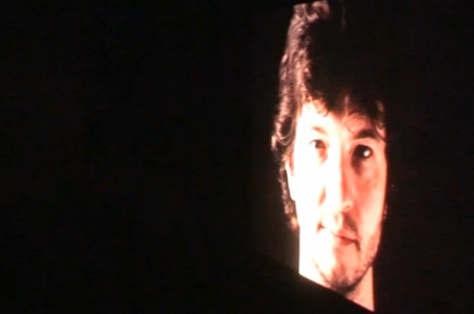 Vidéo 1'45 de l'installation Persiste, exposition collective franco-québécois (Attendre) à La Vitrine, 2005